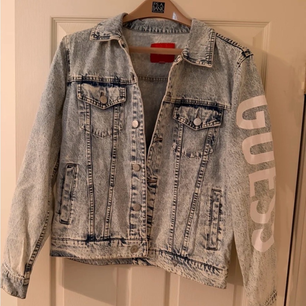 GUESS Men’s Denim Trucker Acid Washed Jean Jacket Large